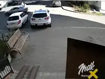 Guy leaves apartment, sees a jumper literally in front of his face (Russia)
