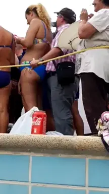 Dude enjoying the “ola ola” [NSFW]