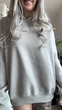 It’s that time of the day where I show you my boobs again